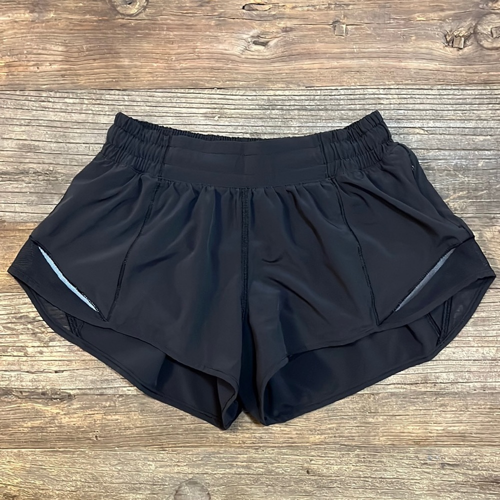 Lululemon Athletica Hotty Hot Low-Rise Lined Shorts 2.5”